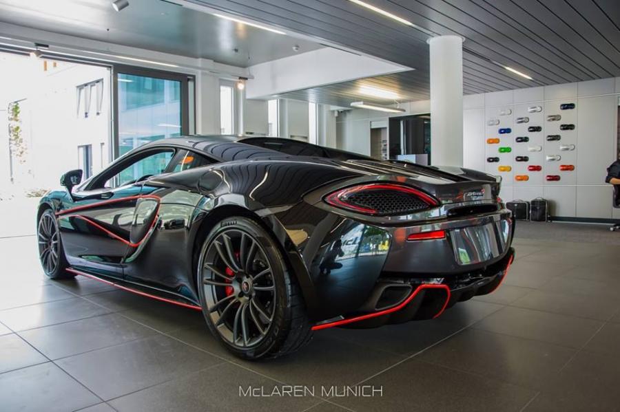  McLaren 570S in Onyx Black 2016 года  (фото 14 из 19)